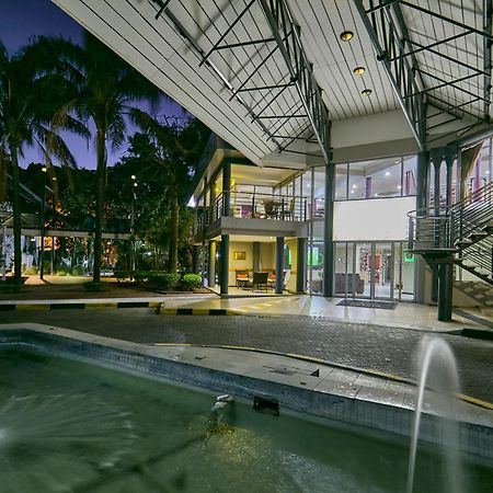 Cresta Thapama Hotel Francistown Exterior photo
