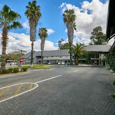 Cresta Thapama Hotel Francistown Exterior photo