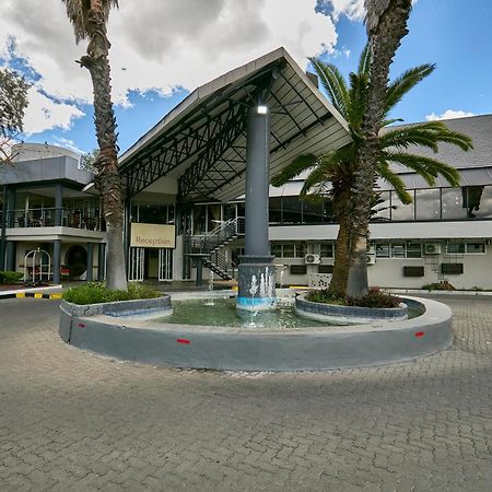 Cresta Thapama Hotel Francistown Exterior photo