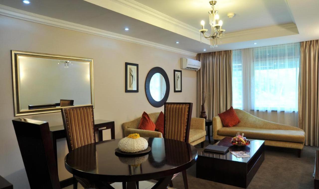 Cresta Thapama Hotel Francistown Room photo