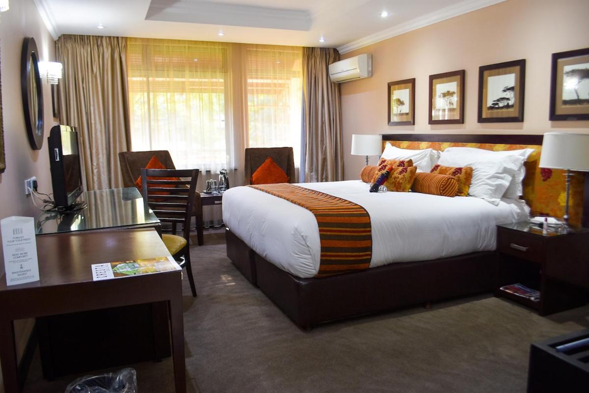 Cresta Thapama Hotel Francistown Room photo