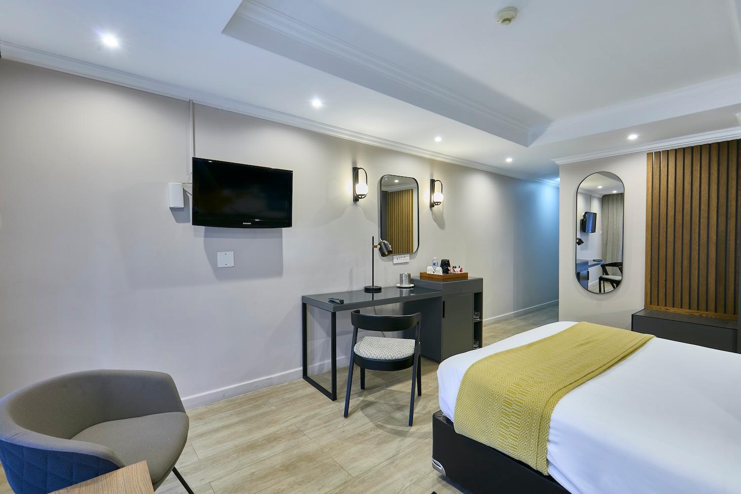 Cresta Thapama Hotel Francistown Room photo