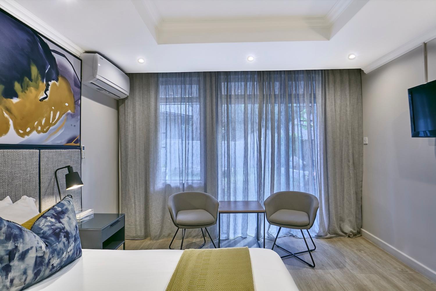 Cresta Thapama Hotel Francistown Room photo