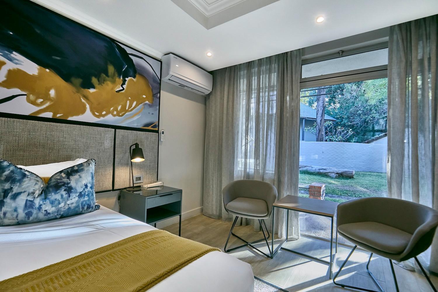 Cresta Thapama Hotel Francistown Room photo