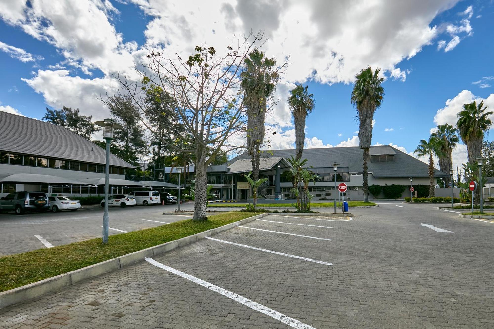 Cresta Thapama Hotel Francistown Exterior photo