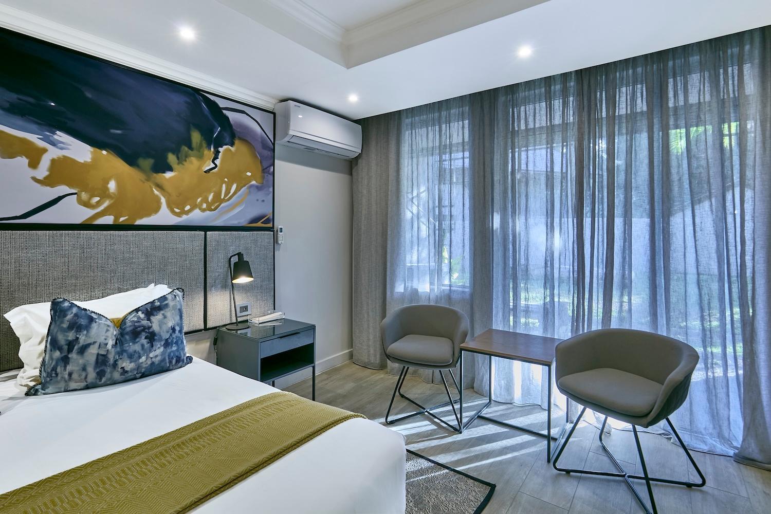Cresta Thapama Hotel Francistown Room photo