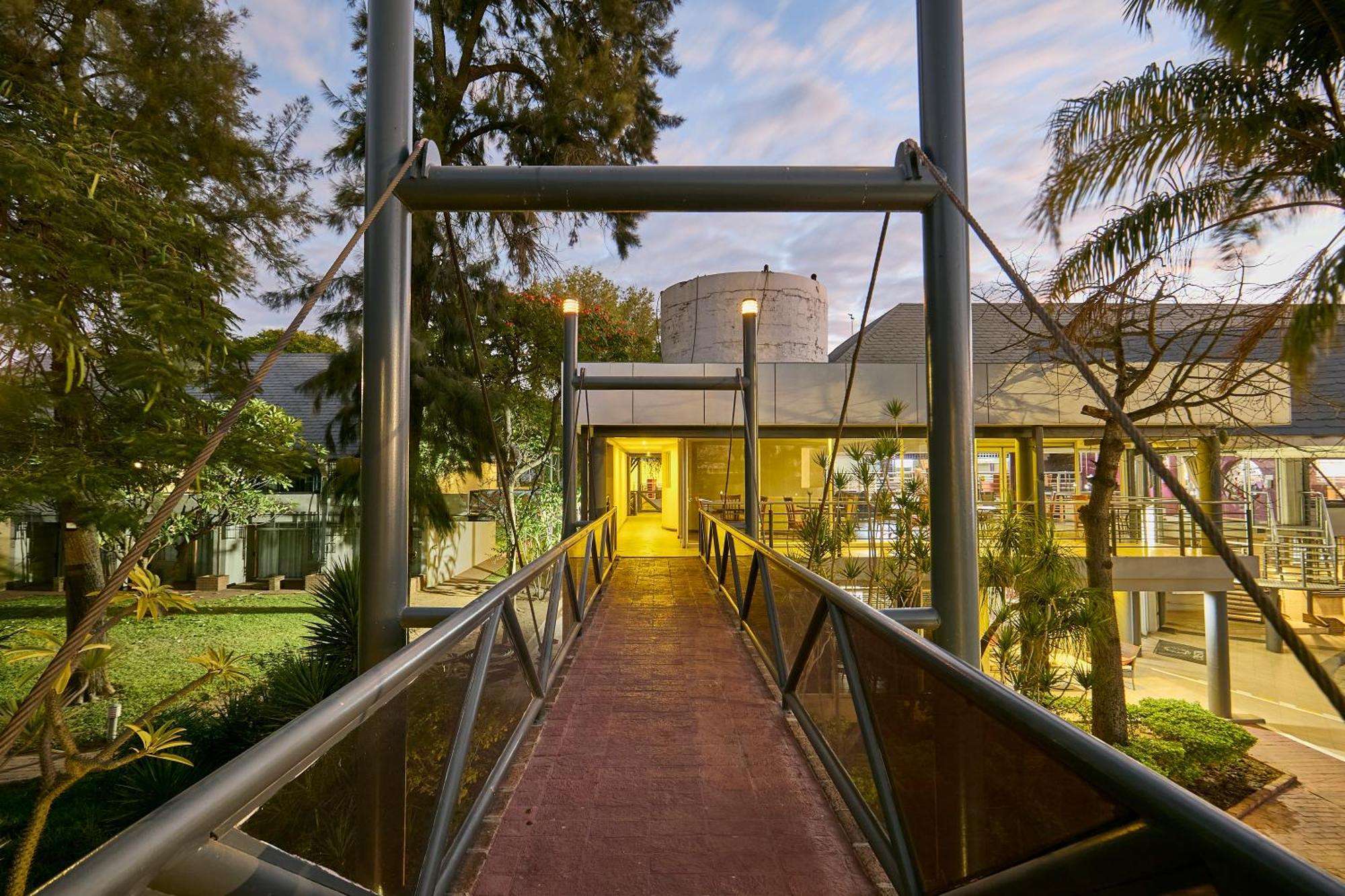 Cresta Thapama Hotel Francistown Exterior photo