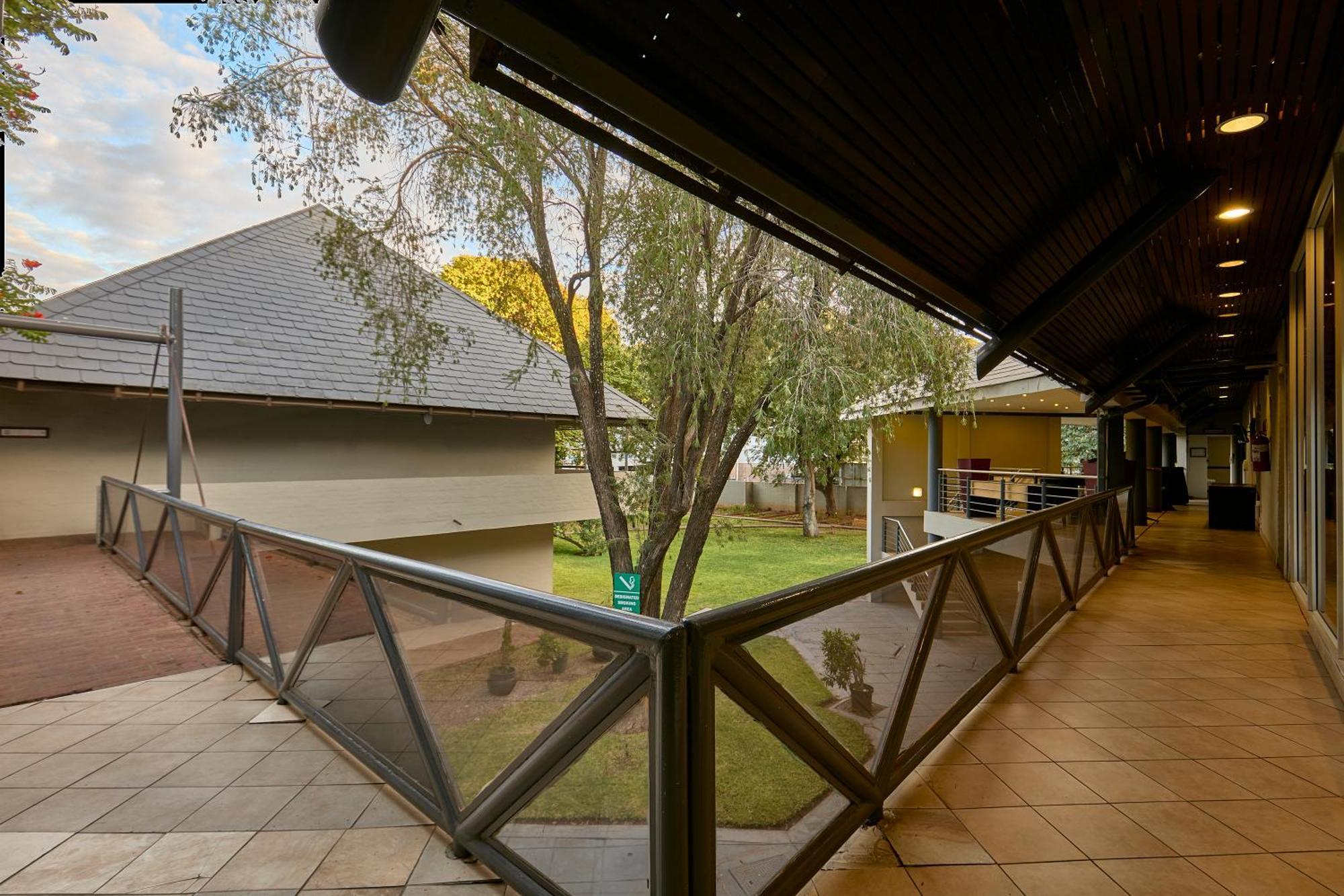 Cresta Thapama Hotel Francistown Exterior photo