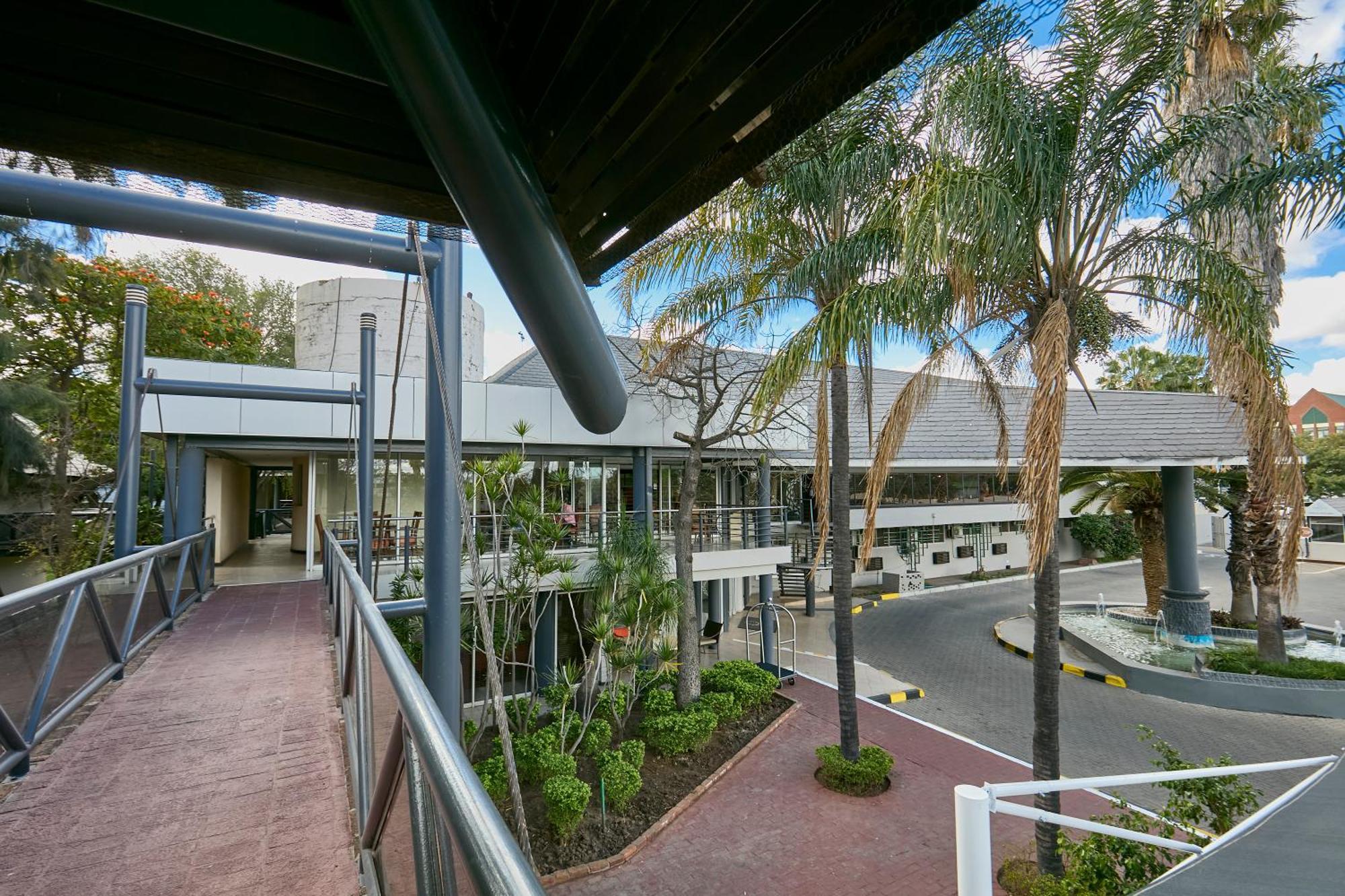 Cresta Thapama Hotel Francistown Exterior photo
