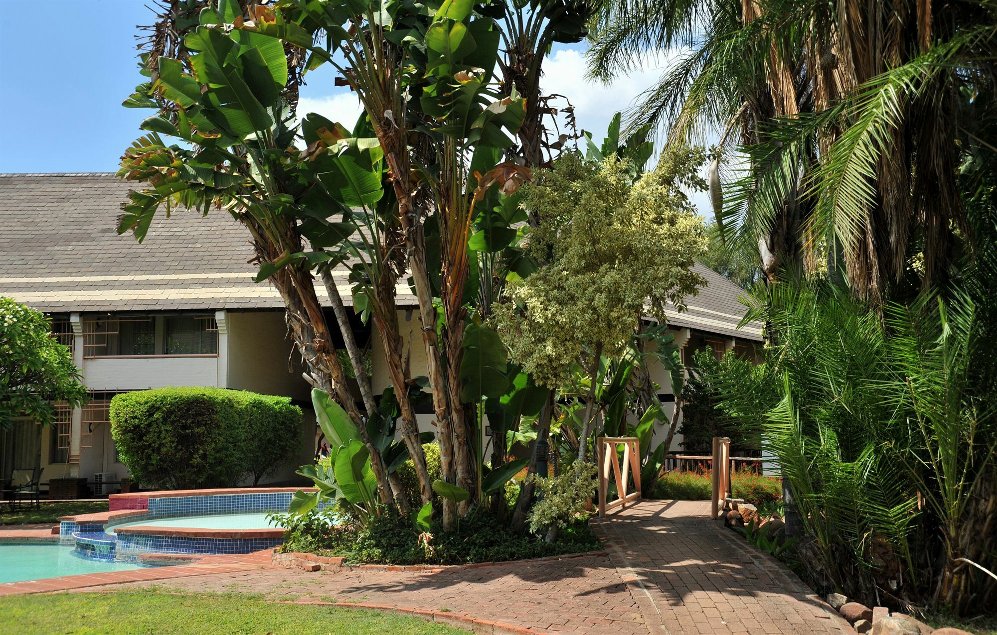 Cresta Thapama Hotel Francistown Exterior photo