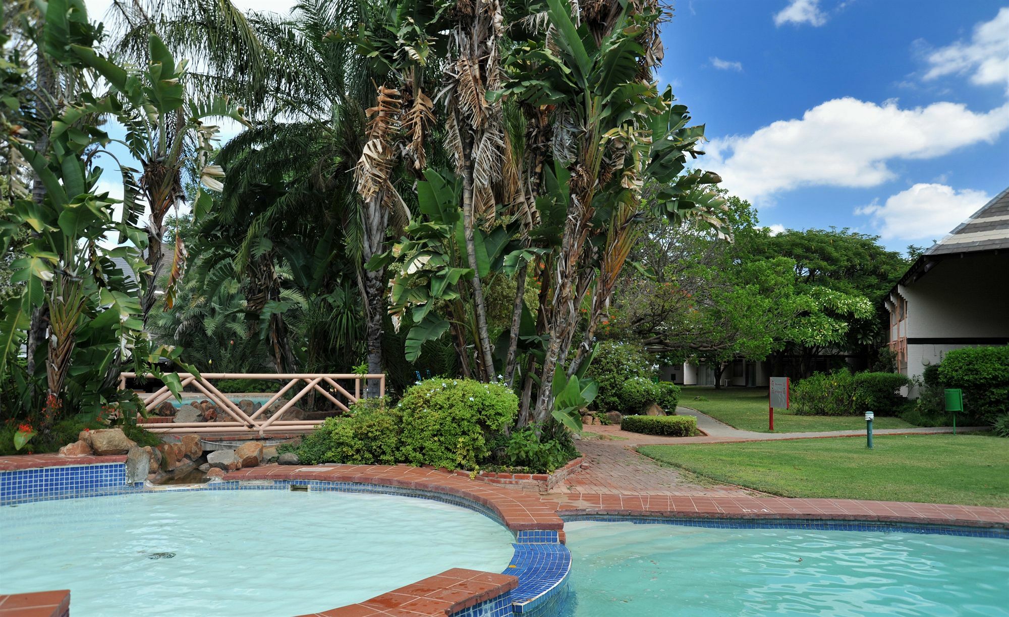 Cresta Thapama Hotel Francistown Exterior photo