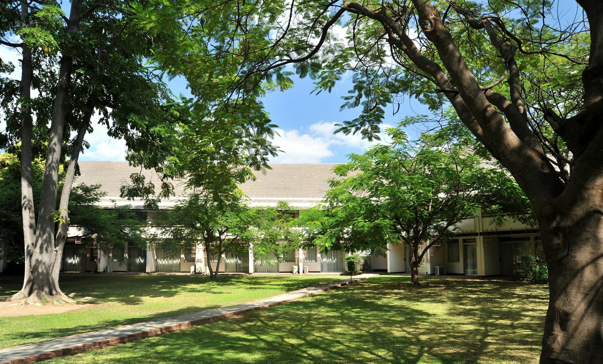 Cresta Thapama Hotel Francistown Exterior photo